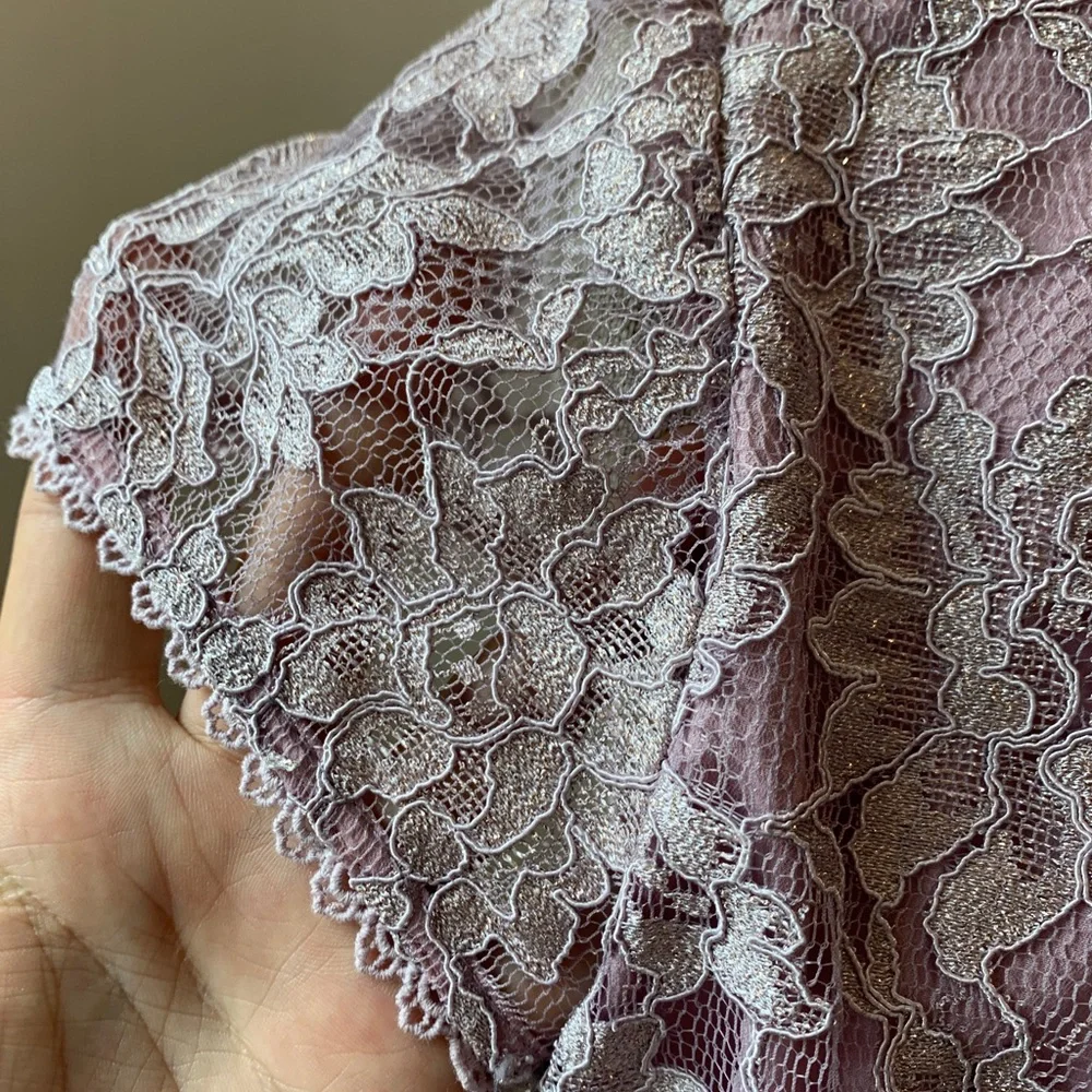 Embroidery top - Picture 3 of 4